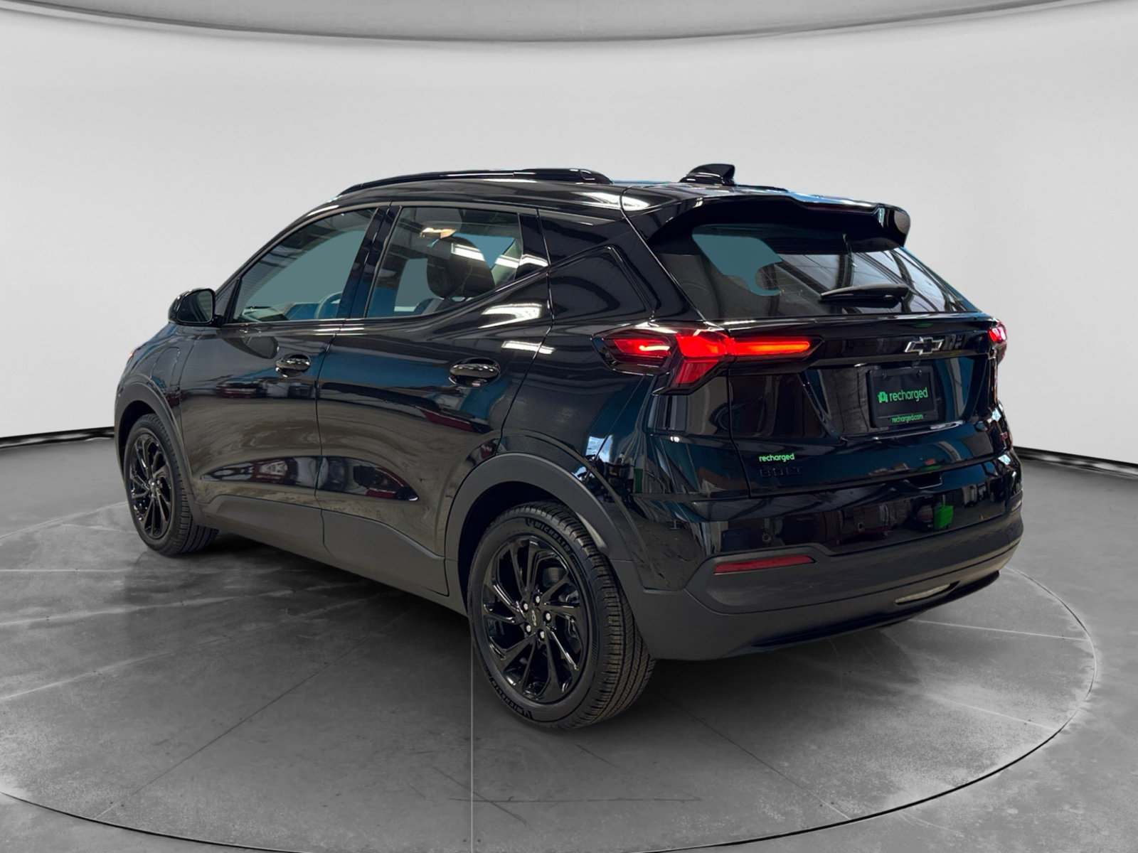 Used 2027 Chevrolet Bolt RS FWD image 2