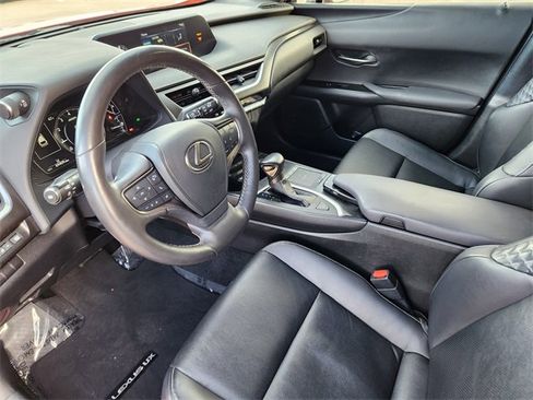 Used 2020 Lexus UX 200 w/ Premium Package image 7