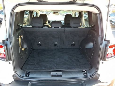 Certified 2023 Jeep Renegade Latitude image 32