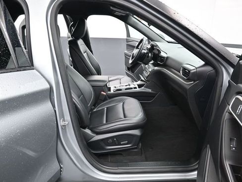 Used 2020 Ford Explorer XLT w/ Equipment Group 202A image 36