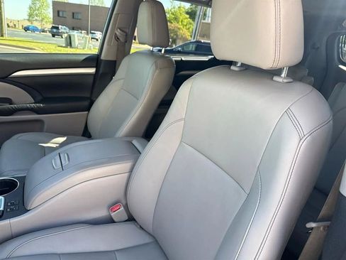 Used 2015 Toyota Highlander XLE FWD image 36