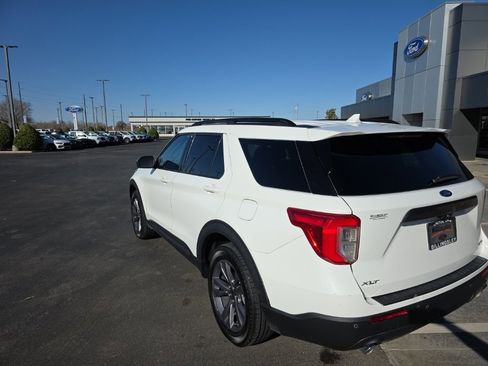 Used 2022 Ford Explorer XLT w/ Equipment Group 202A image 3