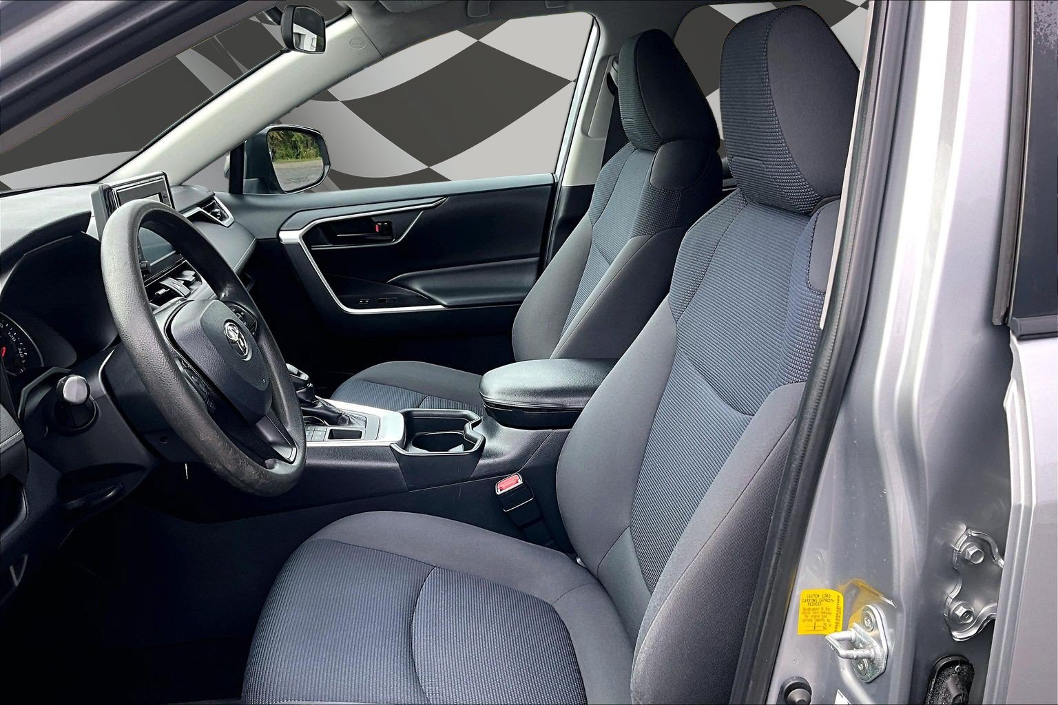 Used 2019 Toyota RAV4 LE AWD/4WD image 27