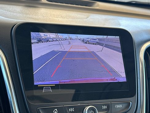 Used 2021 Chevrolet Equinox LT FWD image 18