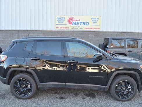 New 2026 Jeep Compass Latitude image 9