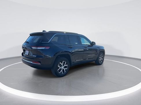 Used 2024 Jeep Grand Cherokee Limited RWD image 8