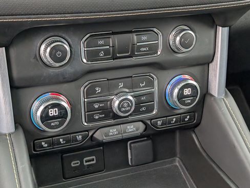 Certified 2023 GMC Yukon SLT w/ SLT Luxury Package image 29