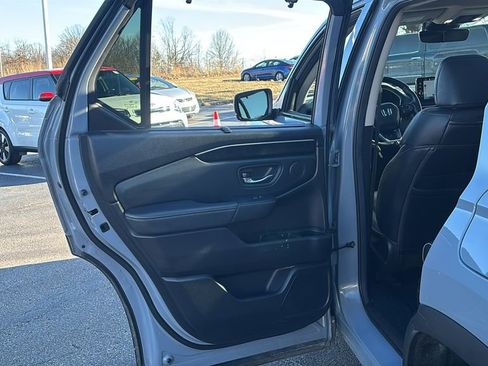 Certified 2024 Honda Pilot Elite image 29