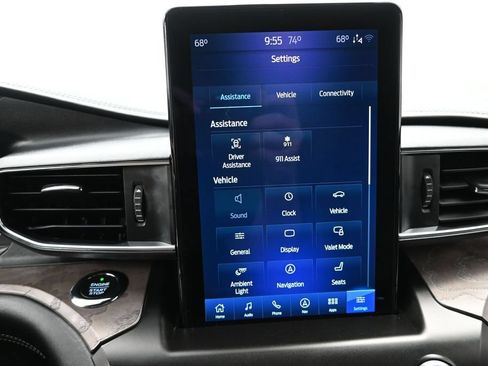 Used 2020 Ford Explorer Platinum w/ Premium Technology Package AWD/4WD image 13
