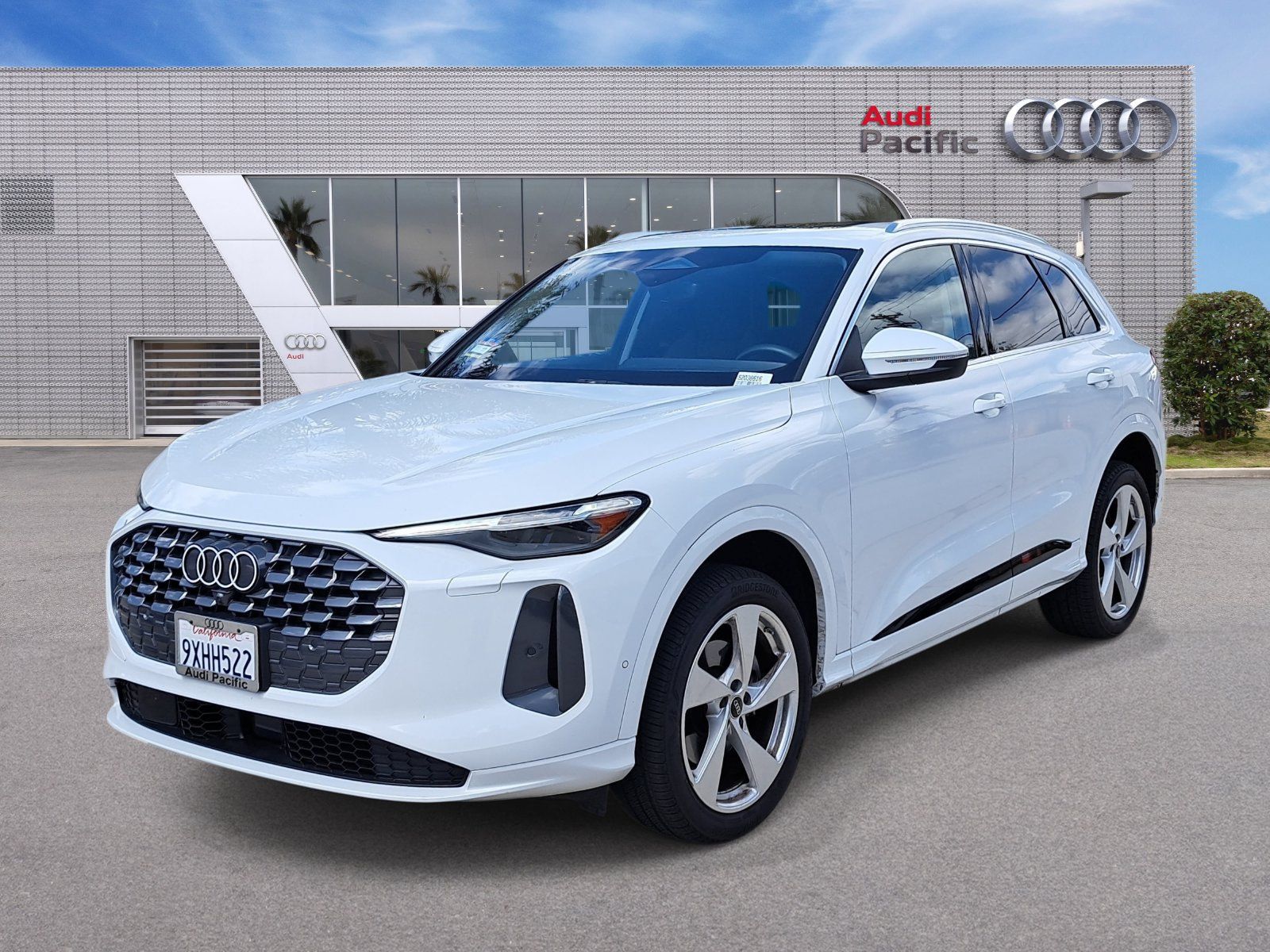 Used 2025 Audi Q5 Premium Plus w/ Premium Plus AWD/4WD image 1