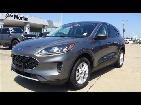 Used 2022 Ford Escape SE image 2