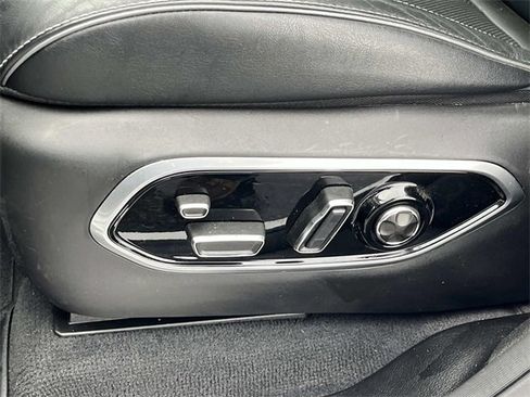 Used 2024 Jeep Grand Cherokee Overland w/ Luxury Tech Group IV image 34