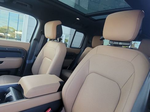 New 2026 Land Rover Defender 130 X-Dynamic SE image 25
