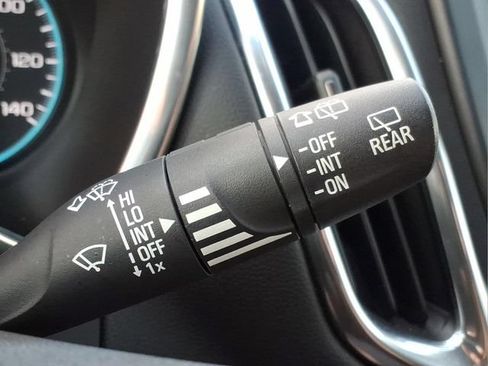 Used 2018 Chevrolet Equinox LT FWD image 30