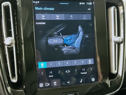 Used 2025 Volvo XC40 B5 Core image 24