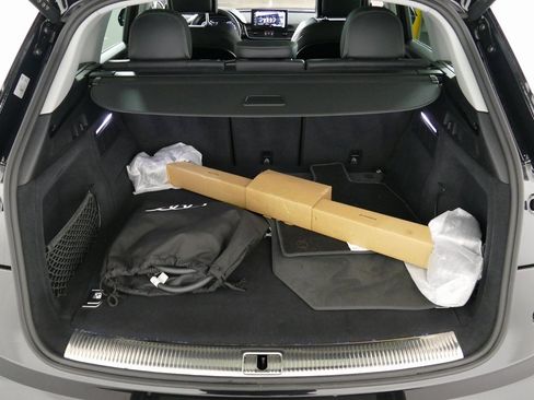 Used 2024 Audi Q5 e Premium w/ Convenience Package image 32