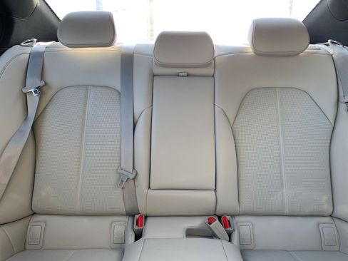 Used 2025 Genesis G70 2.5T image 38