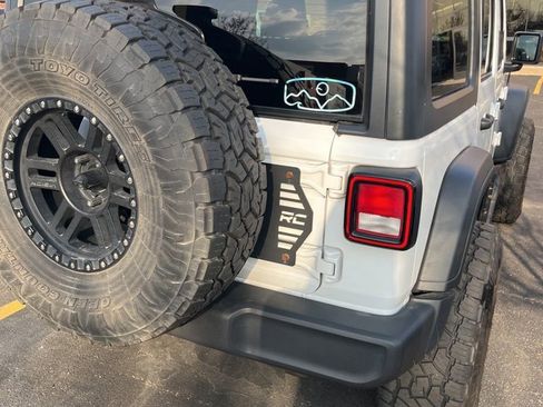 Used 2022 Jeep Wrangler Unlimited Sport image 7