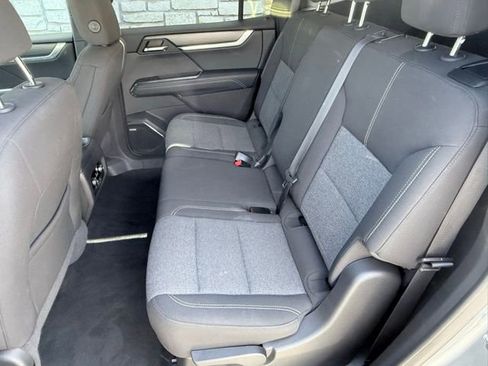 Certified 2025 GMC Acadia Elevation FWD image 39