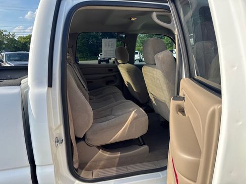 Used 2004 Chevrolet Silverado 2500 LS w/ Skid Plate Package AWD/4WD image 13