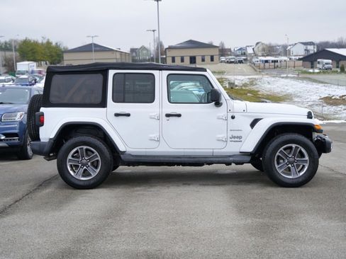 Used 2018 Jeep Wrangler Unlimited Sahara w/ Dual Top Group image 4