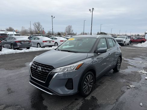 Used 2021 Nissan Kicks SV image 9