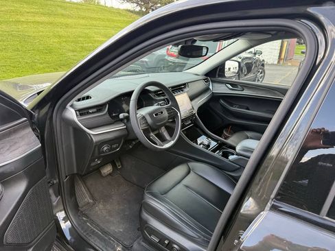 Used 2023 Jeep Grand Cherokee Limited AWD/4WD image 8