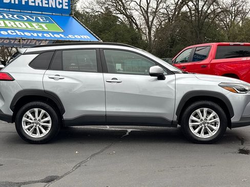 Used 2022 Toyota Corolla Cross LE image 2