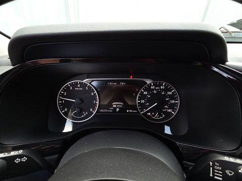 Used 2022 Nissan Pathfinder SV image 9