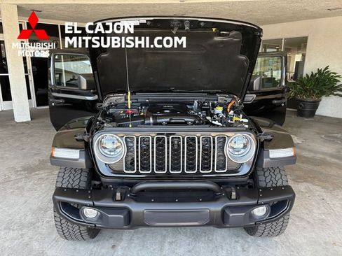 Used 2025 Jeep Wrangler Unlimited Sahara AWD/4WD image 25