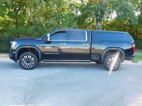Used 2024 GMC Sierra 2500 Denali Ultimate AWD/4WD image 9