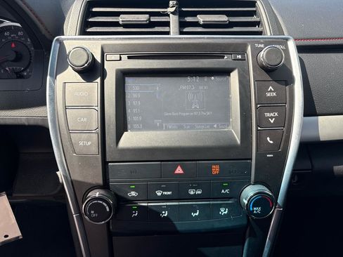 Used 2016 Toyota Camry SE FWD image 13