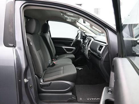 Used 2017 Nissan Titan SV AWD/4WD image 34