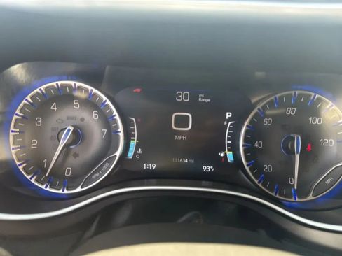 Used 2017 Chrysler Pacifica Limited FWD image 33