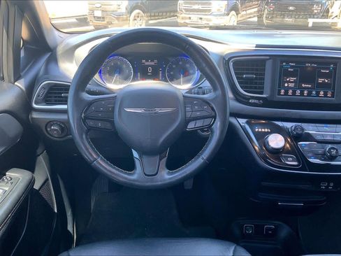 Used 2020 Chrysler Pacifica Touring w/ S Appearance Package FWD image 5