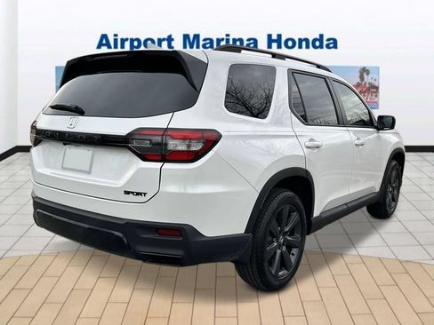 New 2026 Honda Pilot Sport image 5