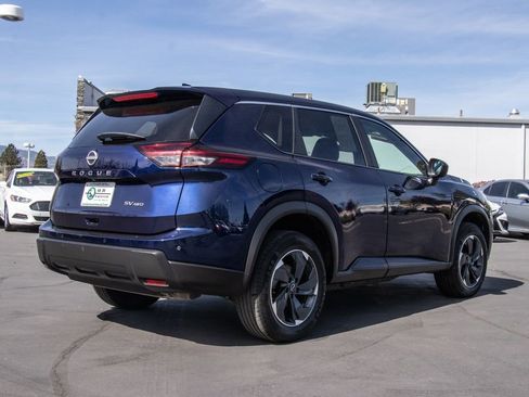 Used 2024 Nissan Rogue SV image 7