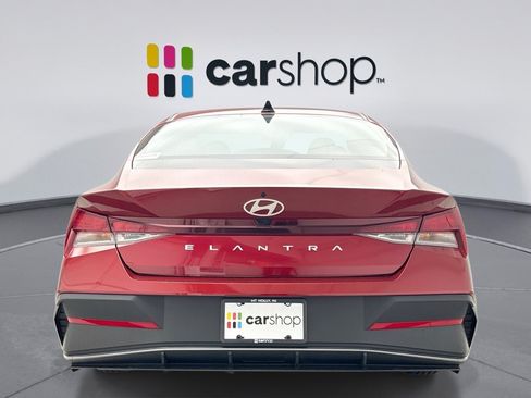 Used 2024 Hyundai Elantra SE FWD image 4