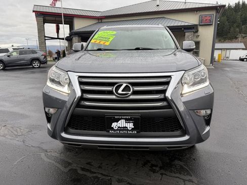 Used 2017 Lexus GX 460 Premium w/ Premium Package image 2