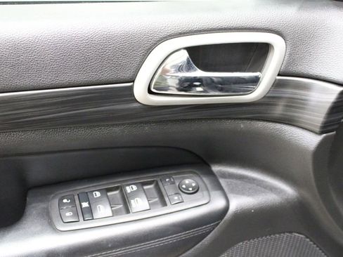 Used 2022 Jeep Grand Cherokee Laredo X image 18