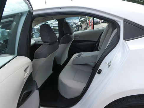 Used 2022 Toyota Corolla LE image 27