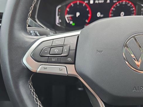 Used 2022 Volkswagen Taos SEL image 16