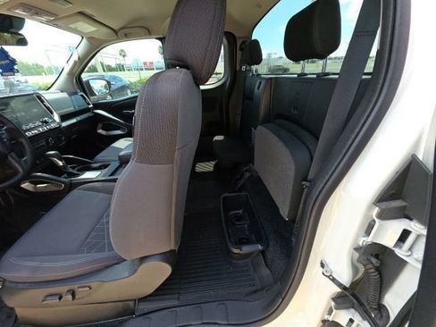 Used 2025 Nissan Frontier SV RWD image 23