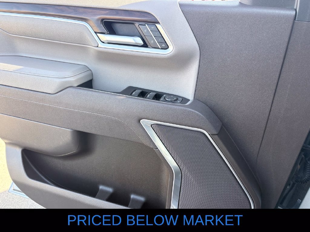 Used 2025 GMC Sierra 1500 SLT AWD/4WD image 12