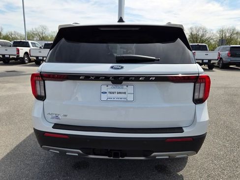 New 2026 Ford Explorer Active image 9