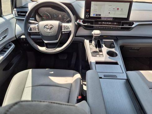 Certified 2026 Toyota Sienna XLE FWD image 14