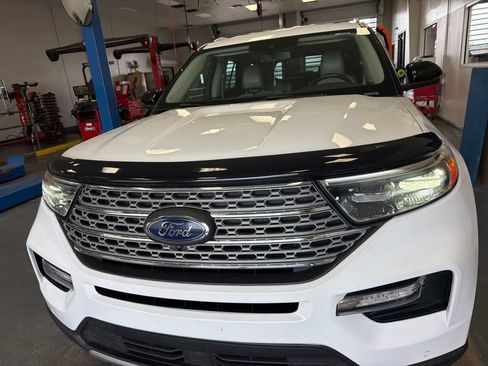 Used 2021 Ford Explorer Limited w/ Equipment Group 301A AWD/4WD image 5