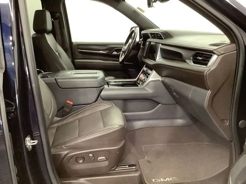 Used 2022 GMC Yukon XL Denali w/ Denali Premium Package image 30