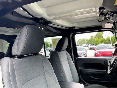 Used 2024 Jeep Wrangler Unlimited AWD/4WD image 22