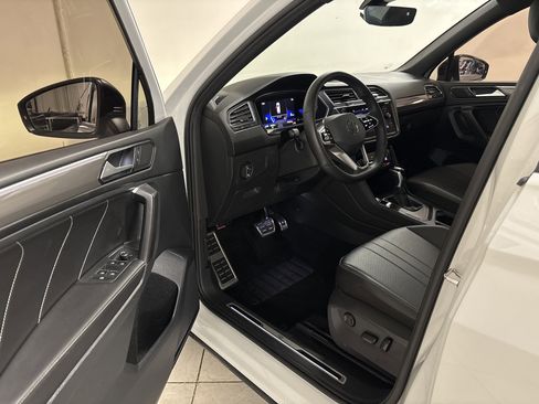 Used 2022 Volkswagen Tiguan SE R-Line FWD image 7
